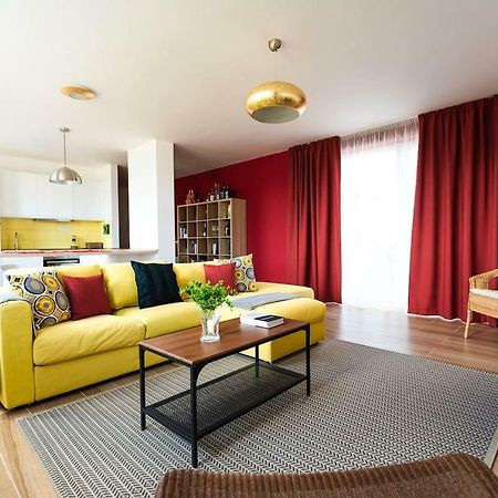 Private 5 Star 3 Room Flat And In-Door Pkg Neutra Exterior foto