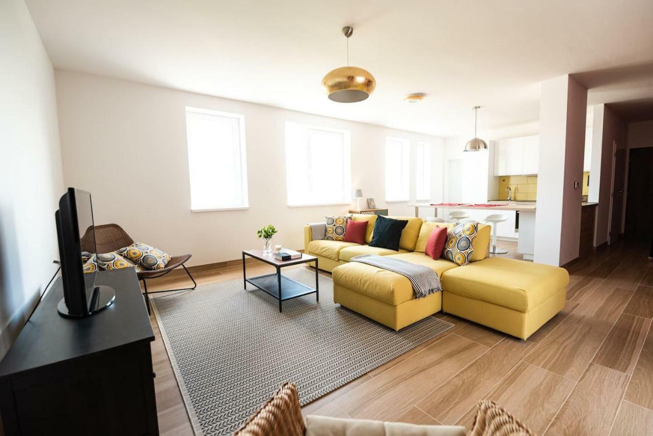 Private 5 Star 3 Room Flat And In-Door Pkg Neutra Exterior foto